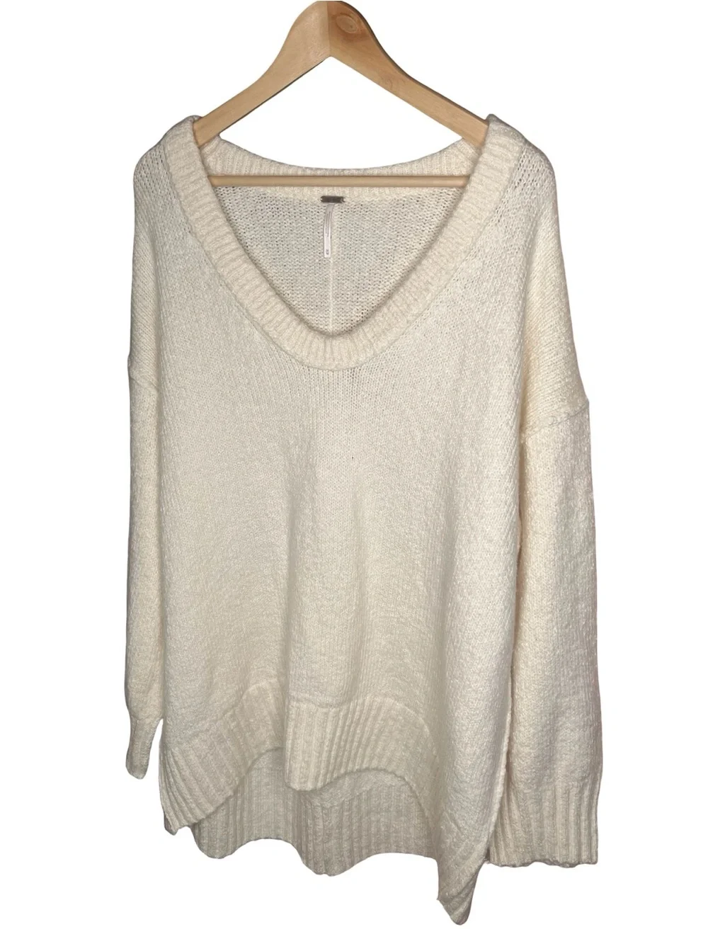Free People Oversized Cream V Neck Knit Sweater Slouchy Boho Cozy Size Medium - Picture 2 of 8